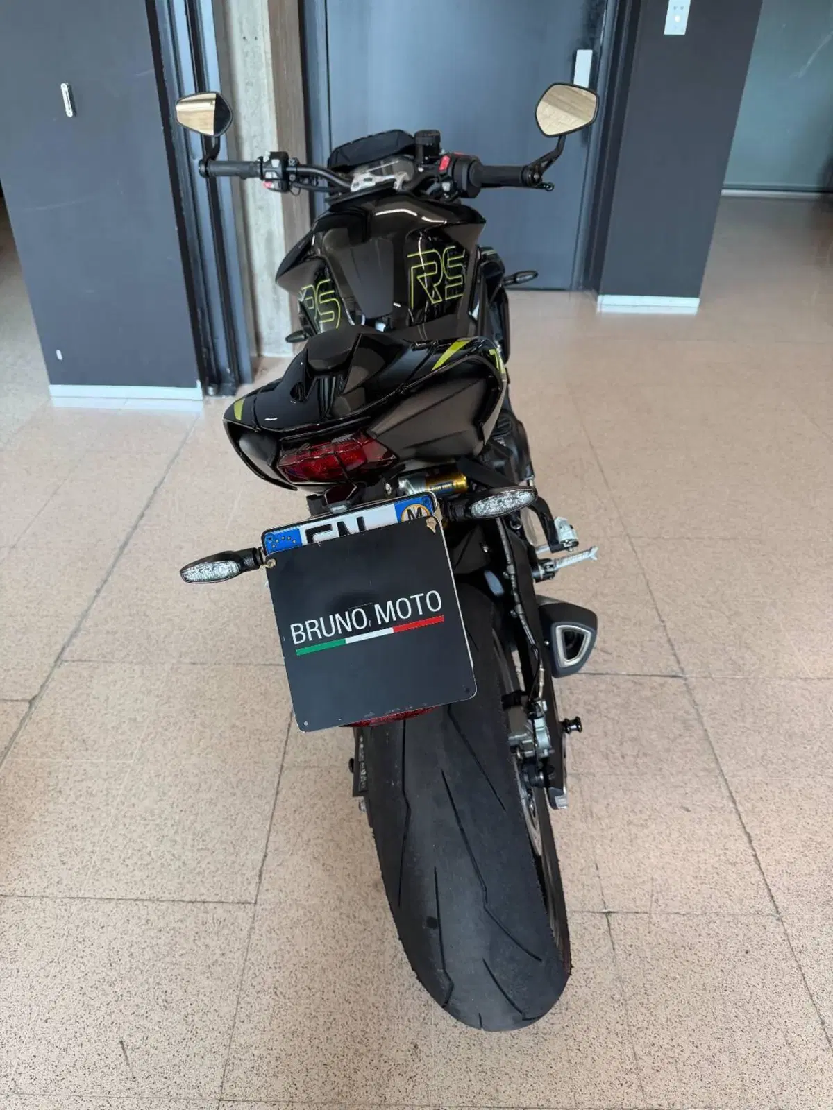 Triumph Street Triple 765 RS (2023 - 26) (2)