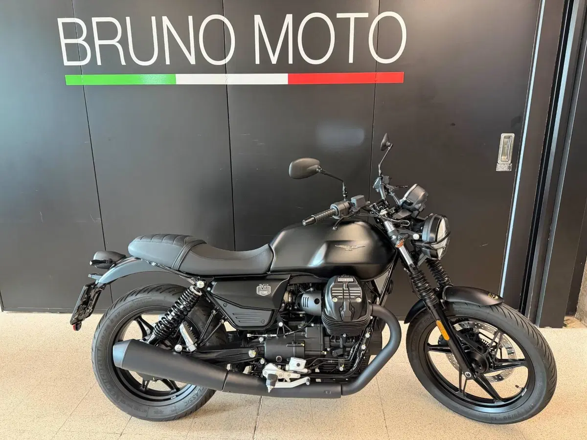 Moto Guzzi V7 Stone (2025 - 26)