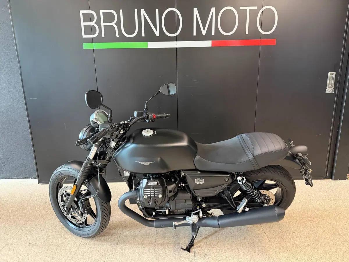 Moto Guzzi V7 Stone (2025 - 26) (2)