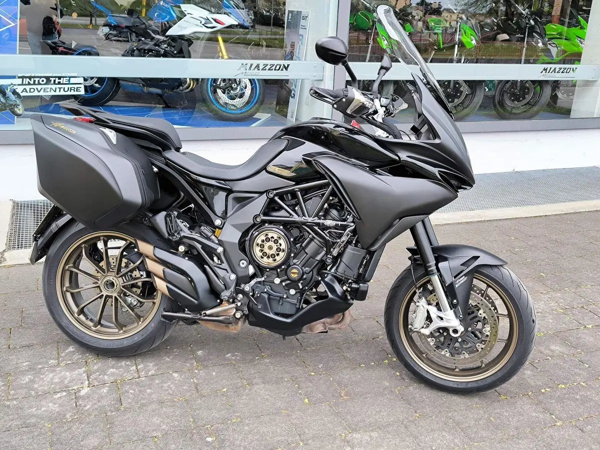 MV Agusta Turismo Veloce 800 Lusso SCS (2021 - 26) (3)