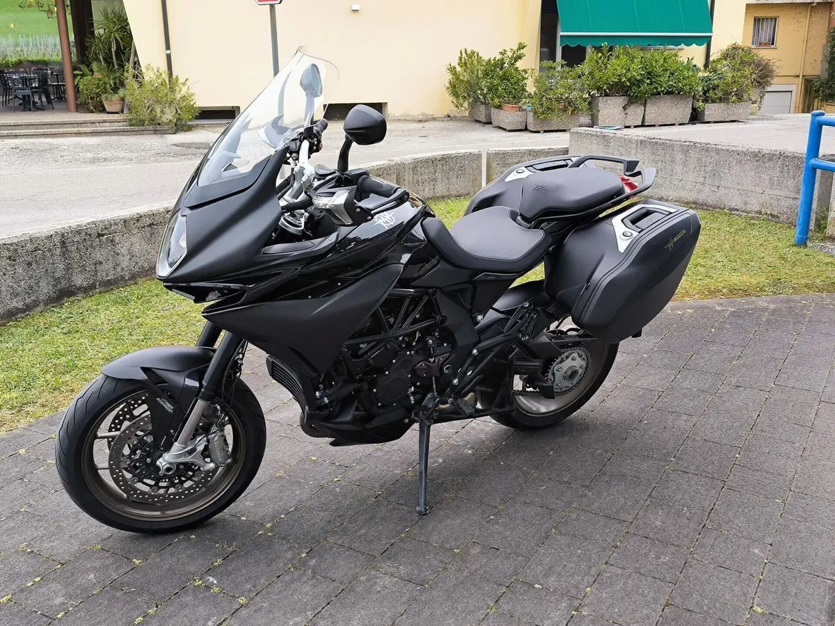 MV Agusta Turismo Veloce 800 Lusso SCS (2021 - 26) (4)