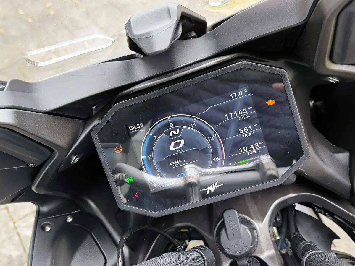 MV Agusta Turismo Veloce 800 Lusso SCS (2021 - 26) (5)