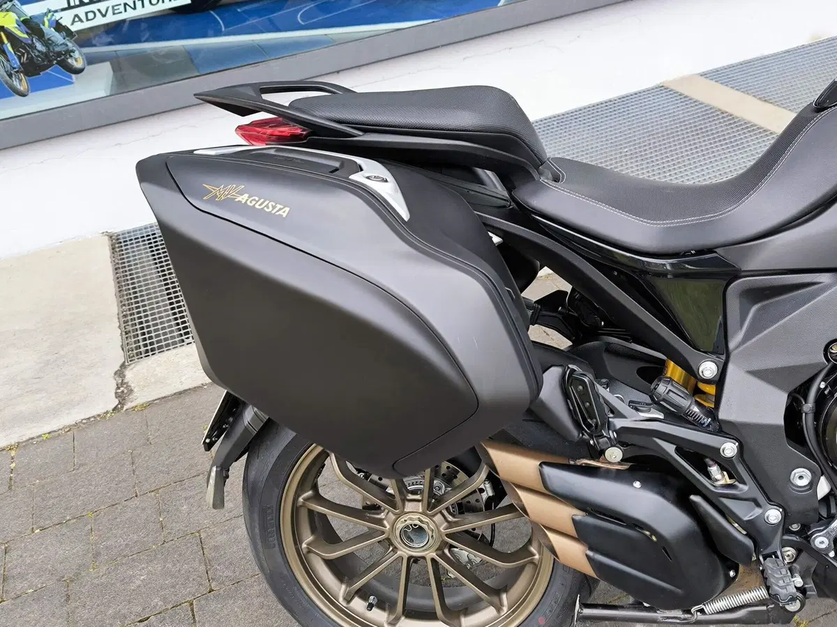 MV Agusta Turismo Veloce 800 Lusso SCS (2021 - 26) (6)