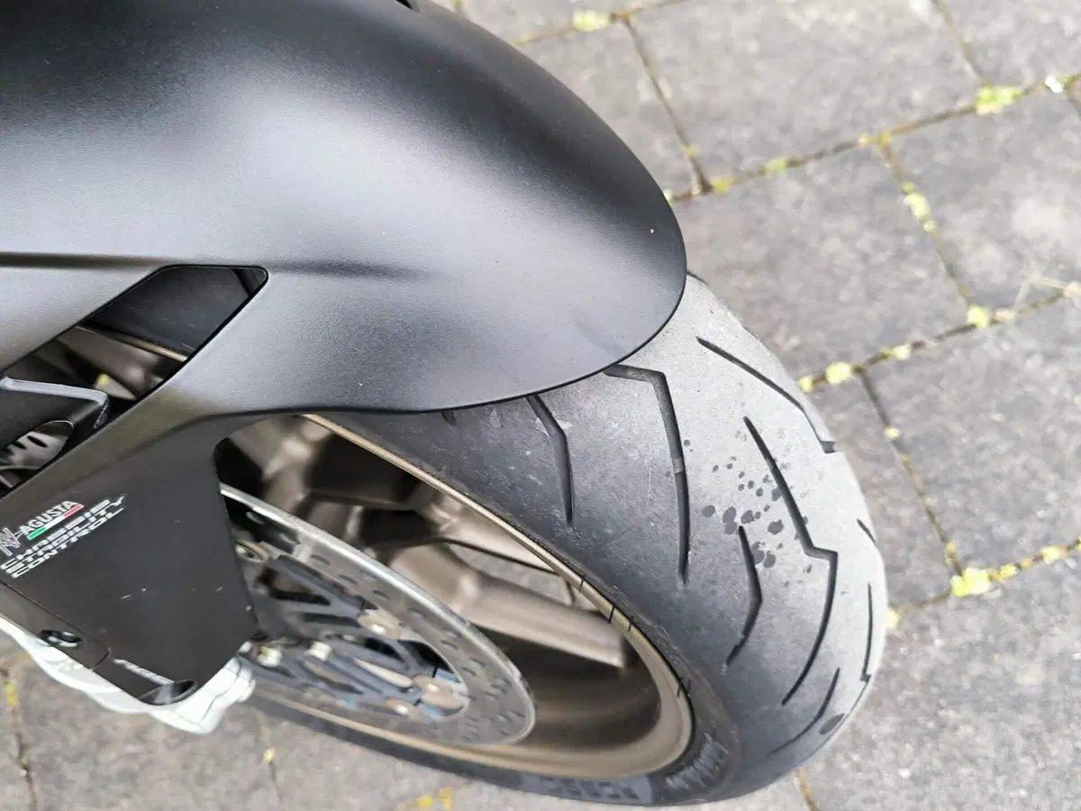 MV Agusta Turismo Veloce 800 Lusso SCS (2021 - 26) (8)