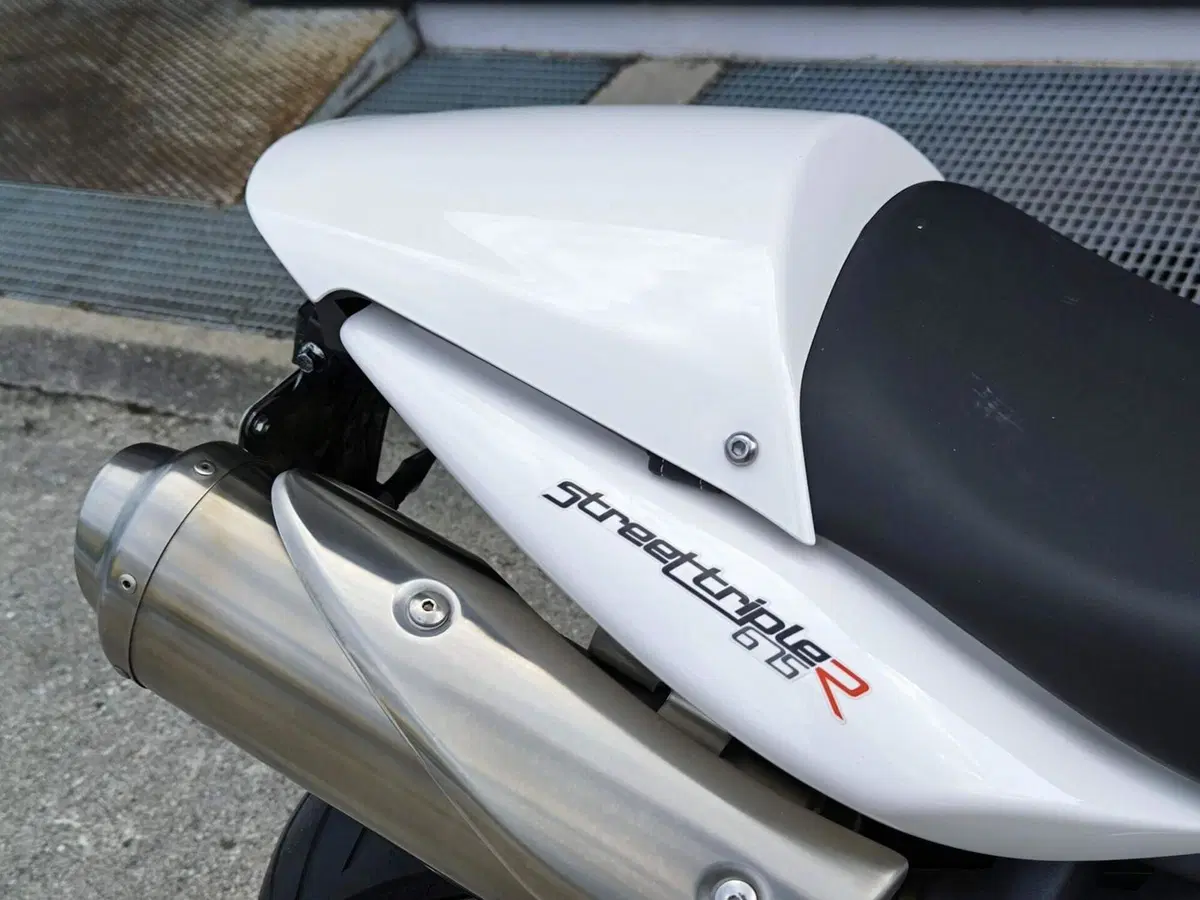Triumph Street Triple R (2009 - 12) (7)