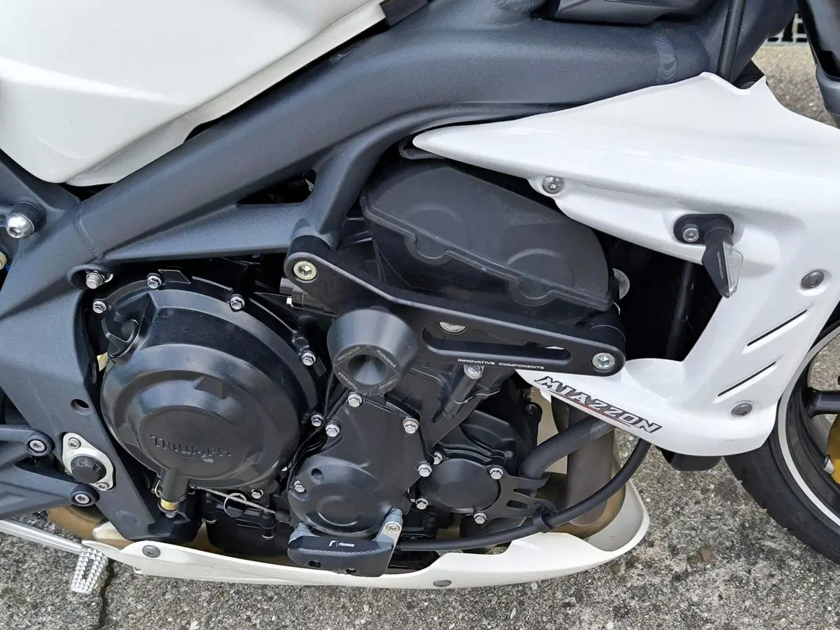 Triumph Street Triple R (2009 - 12) (10)