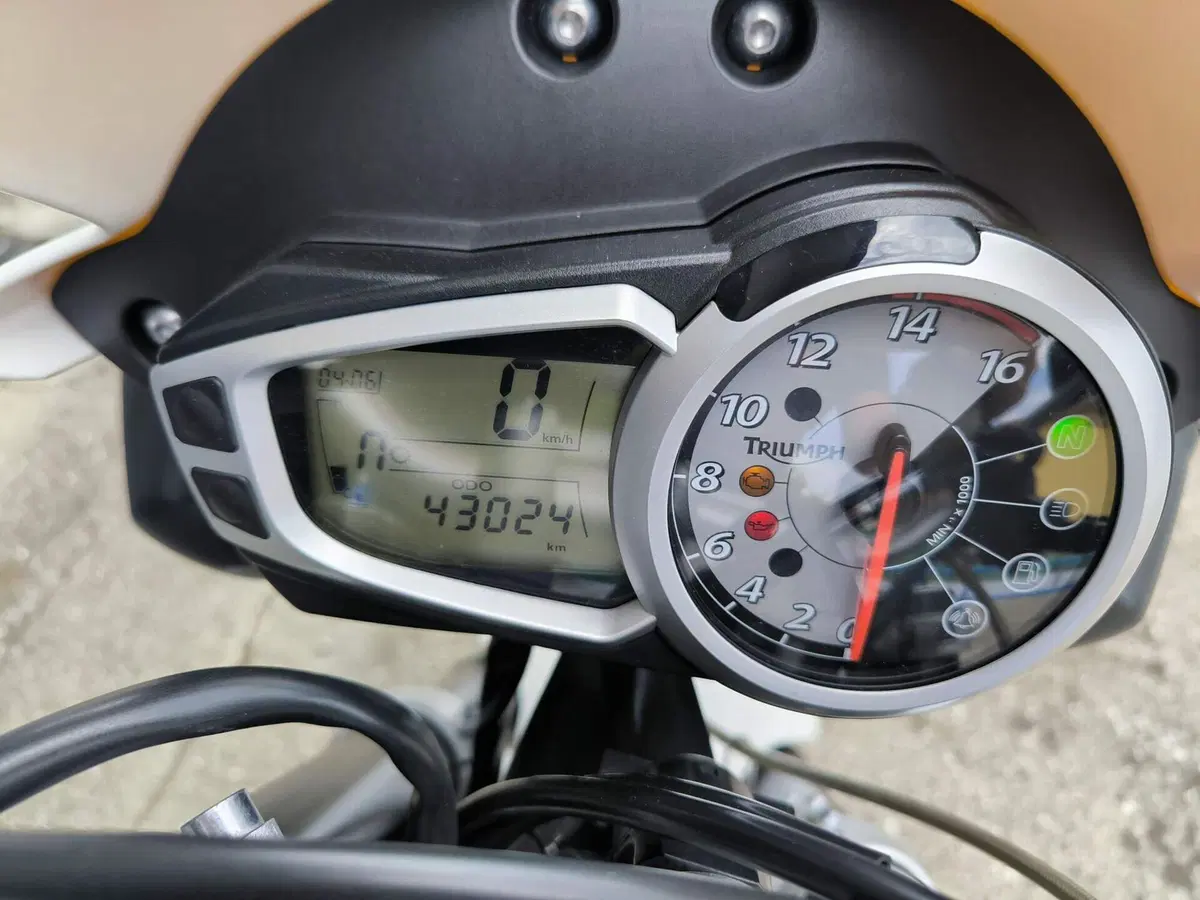 Triumph Street Triple R (2009 - 12) (13)