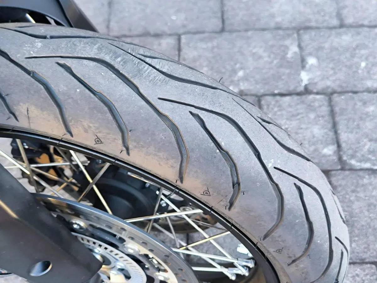 Moto Morini SEIEMMEZZO SCR (2022 - 26) (7)