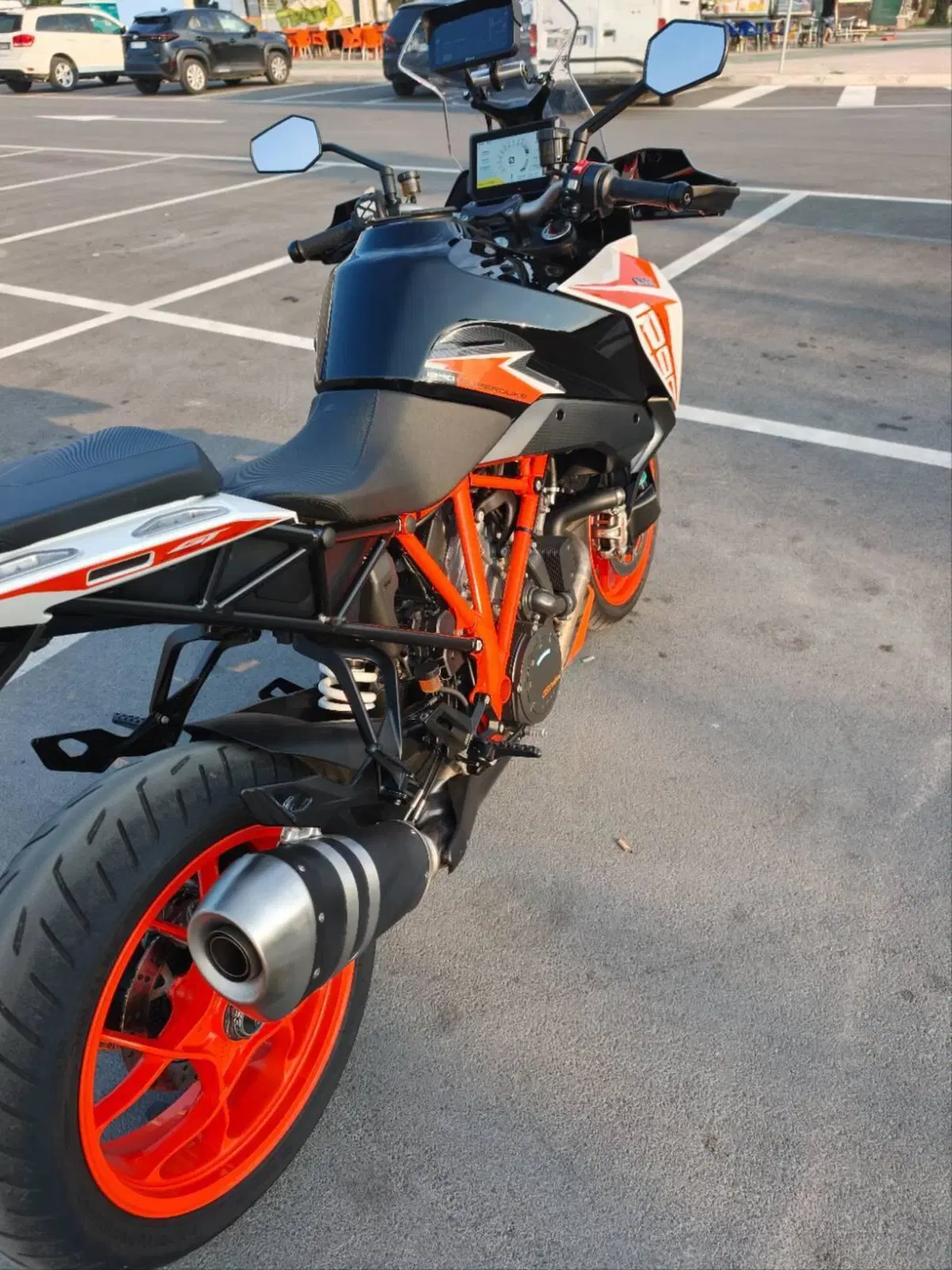 KTM 1290 Super Duke GT (2021) (3)
