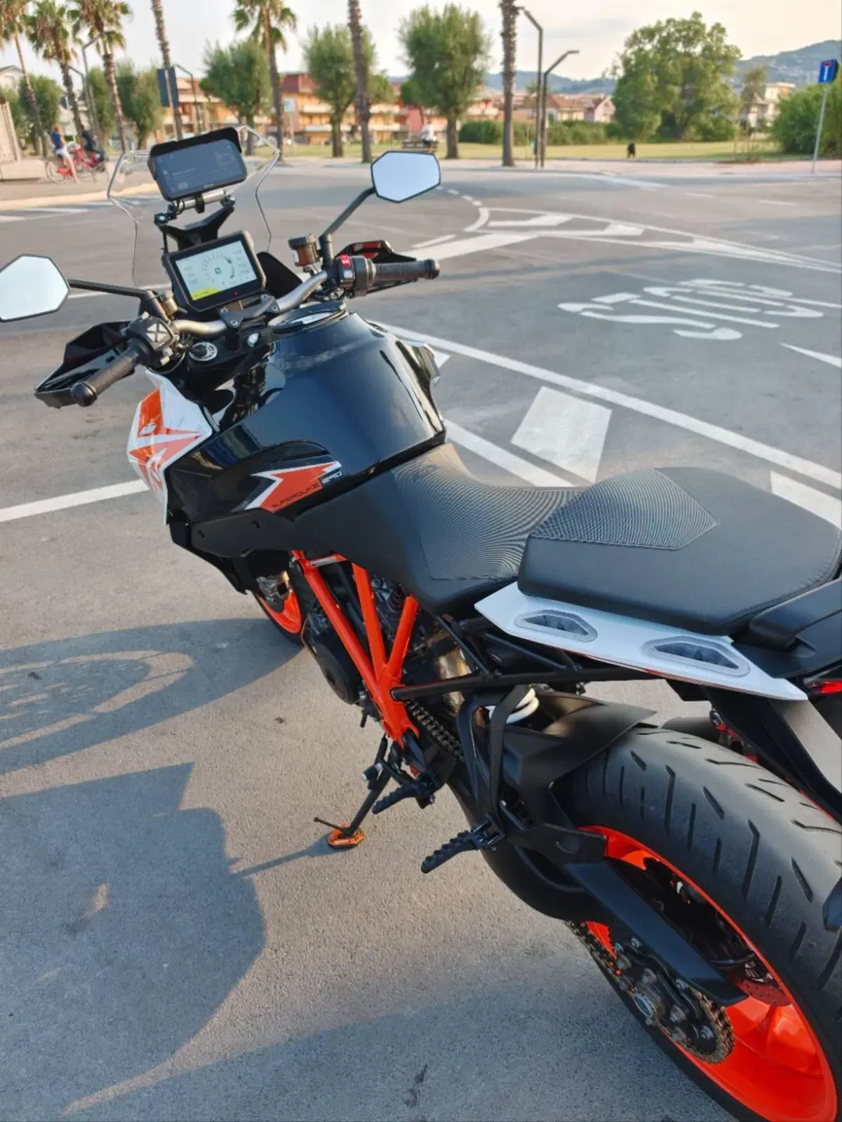KTM 1290 Super Duke GT (2021) (4)