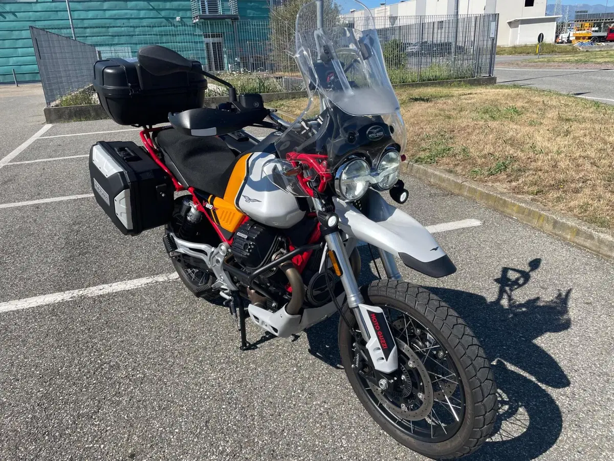 Moto Guzzi V85 TT Evocative Graphics (2021 - 23) (5)
