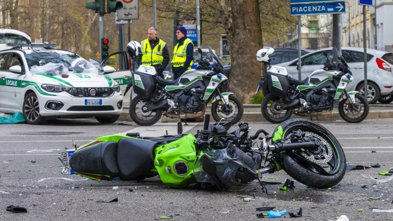 Incidenti stradali 2025: gi&ugrave; le vittime in Italia ma &egrave; allarme rosso per moto e bici