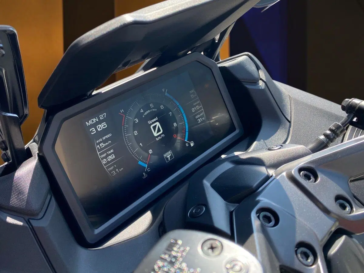 Yamaha T-Max 560 25th Anniversary (2026) (9)