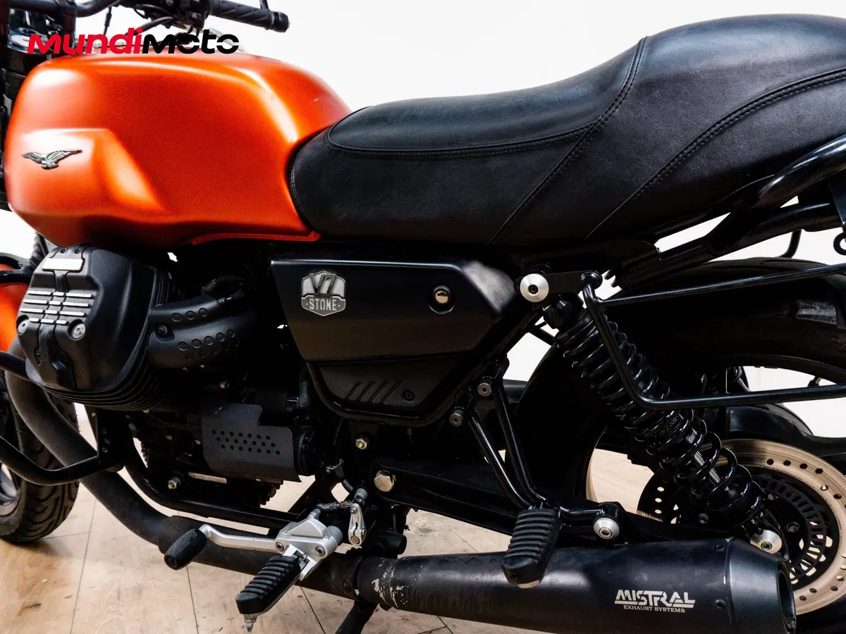 Moto Guzzi V7 Stone Centenario (2021 - 22) (10)