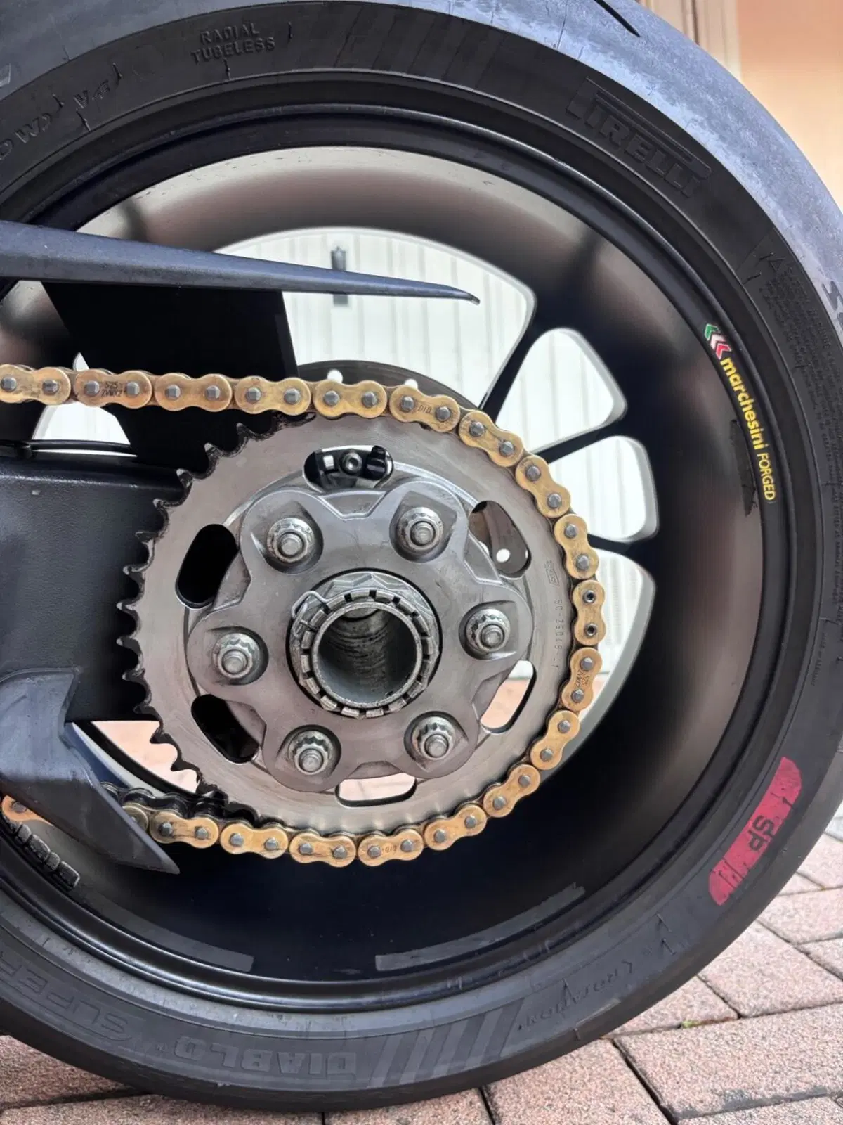 Ducati Panigale V4 S 1100 (2021) (9)