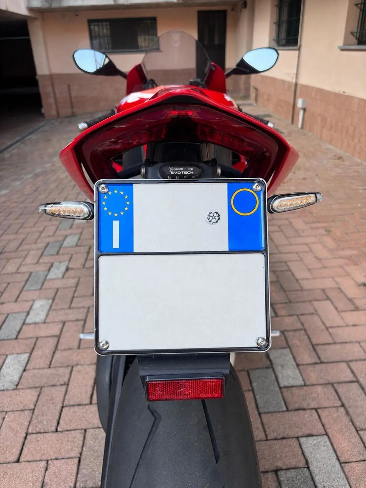 Ducati Panigale V4 S 1100 (2021) (4)