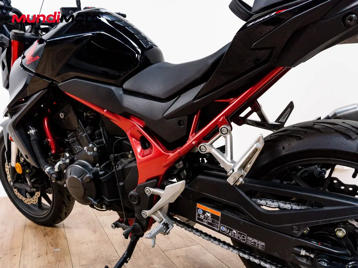 Honda CB 750 Hornet (2025) (10)