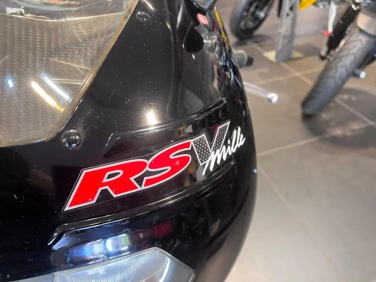 Aprilia RSV 1000 (1998 - 99) (9)