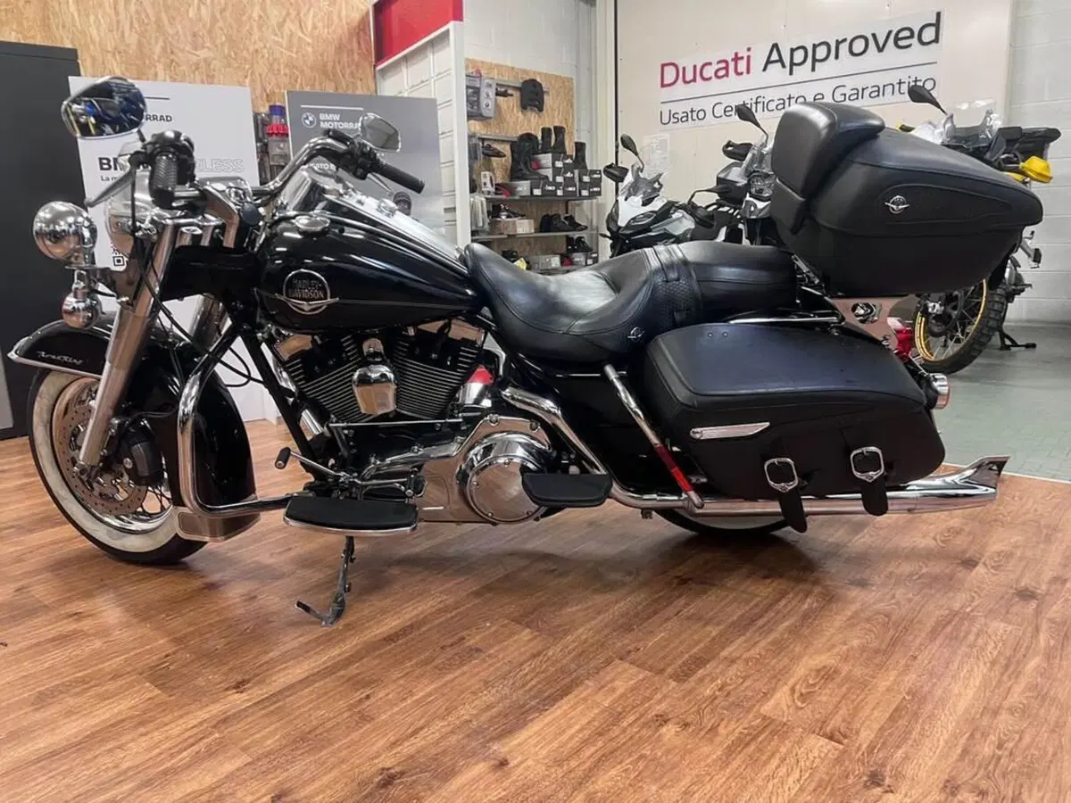 Harley-Davidson 1584 Road King Classic (2007 - 10) - FLHRC (5)