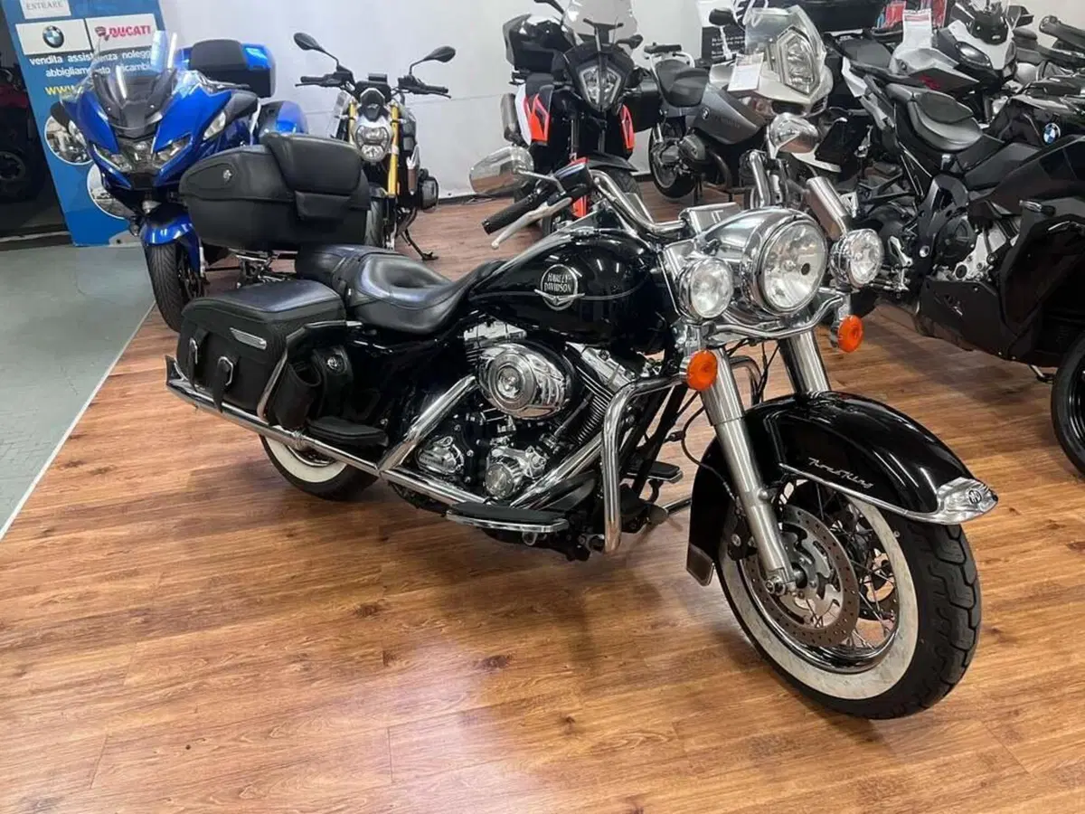 Harley-Davidson 1584 Road King Classic (2007 - 10) - FLHRC (2)