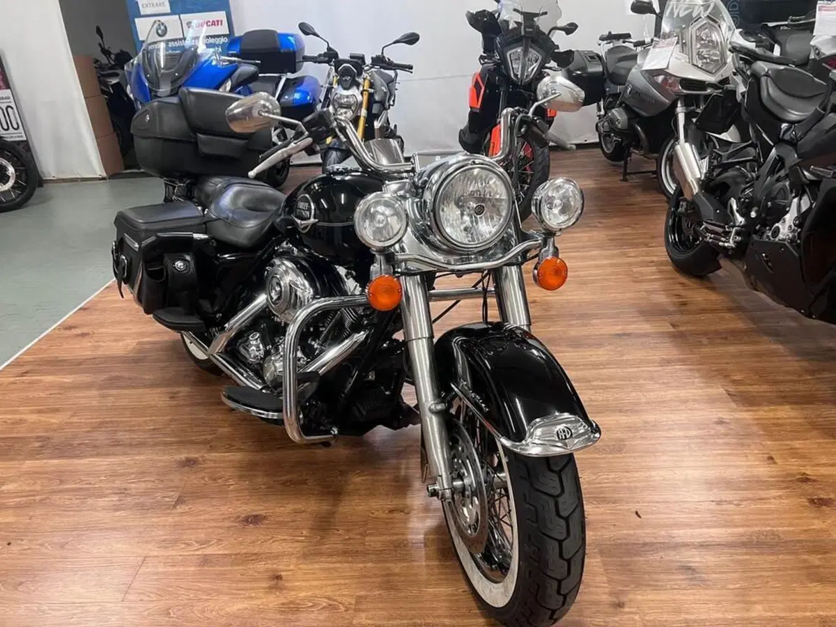 Harley-Davidson 1584 Road King Classic (2007 - 10) - FLHRC (3)