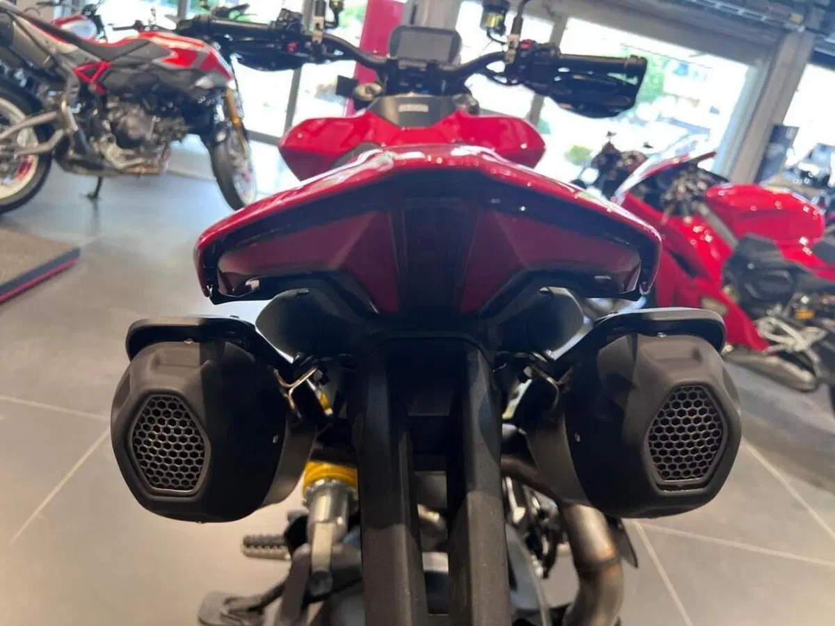Ducati Hypermotard V2 (2026) (9)