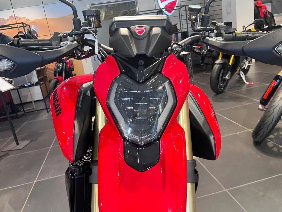 Ducati Hypermotard V2 (2026) (8)