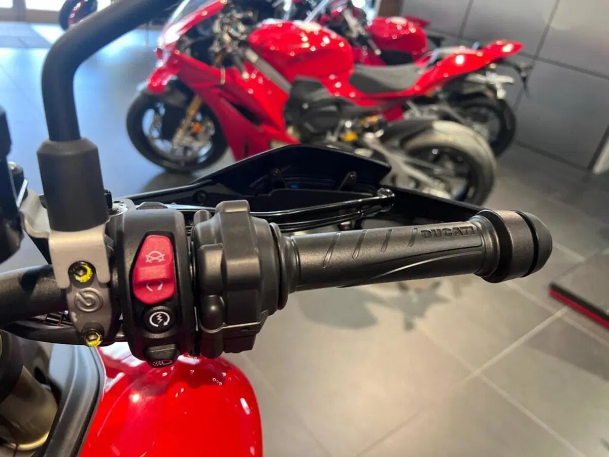 Ducati Hypermotard V2 (2026) (11)