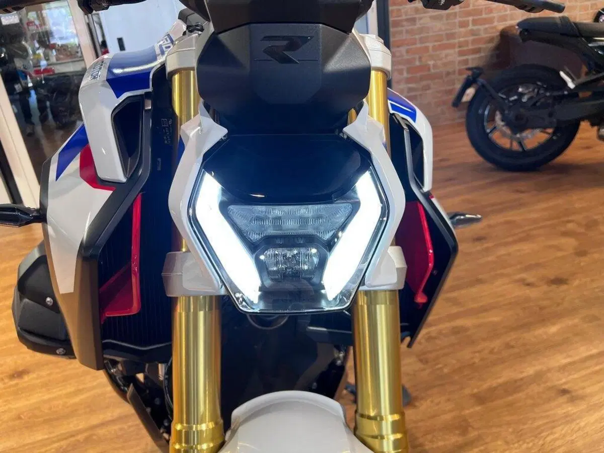 Bmw R 1300 R (2026 - 27) (9)