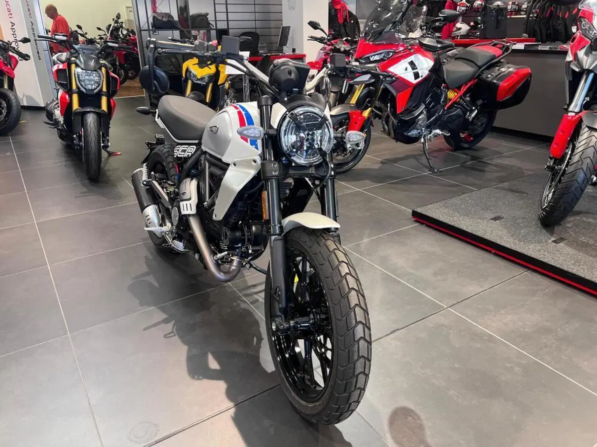 Ducati Scrambler 800 Icon (2025 - 26) (2)
