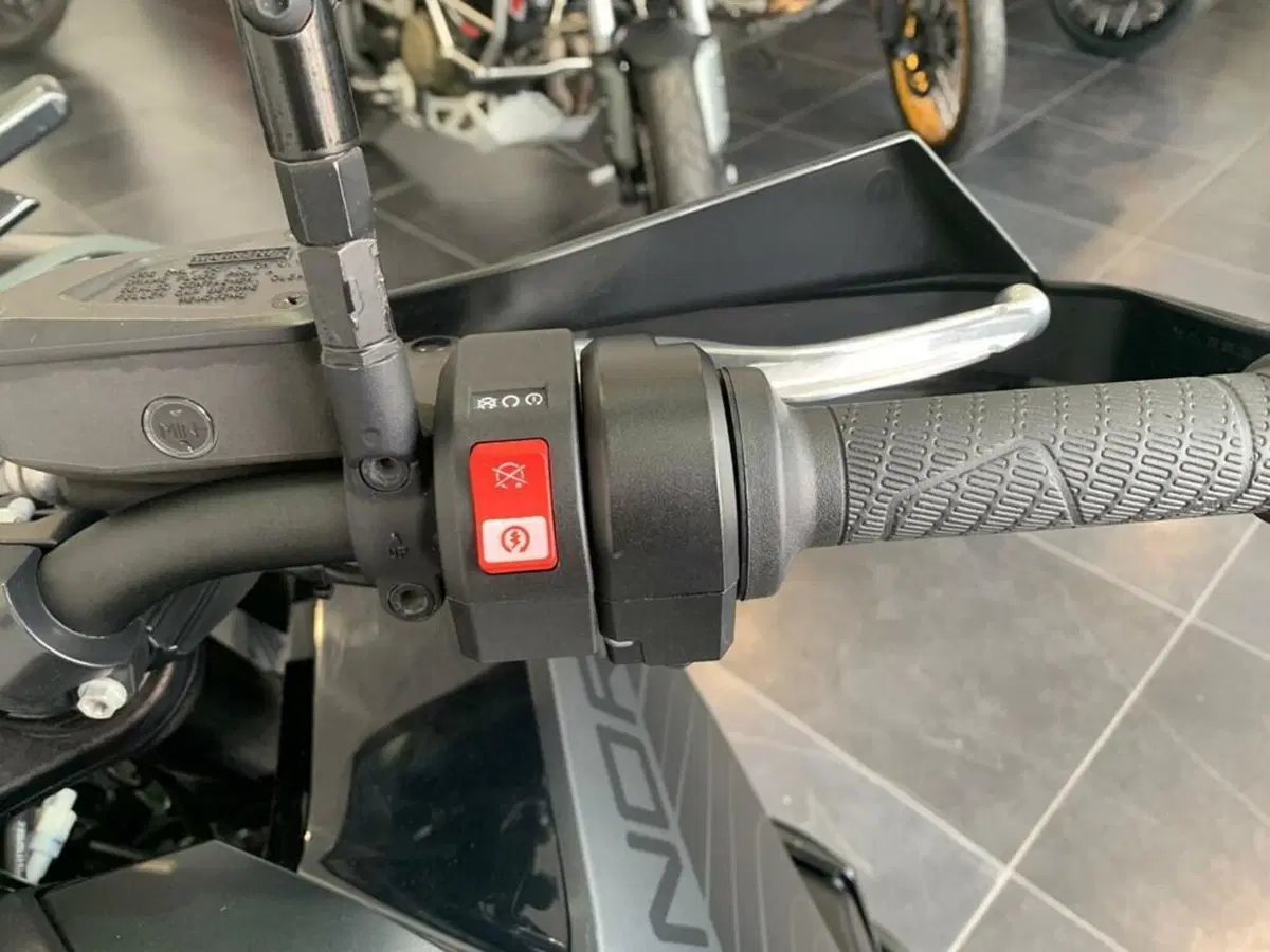 Husqvarna Norden 901 (2022 - 26) (7)