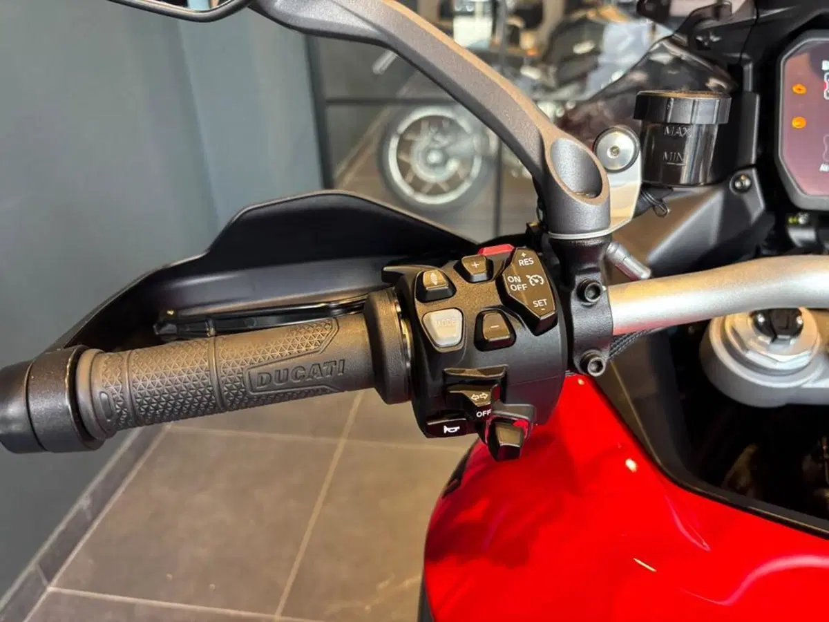 Ducati Multistrada V4 S (2021 - 24) (7)