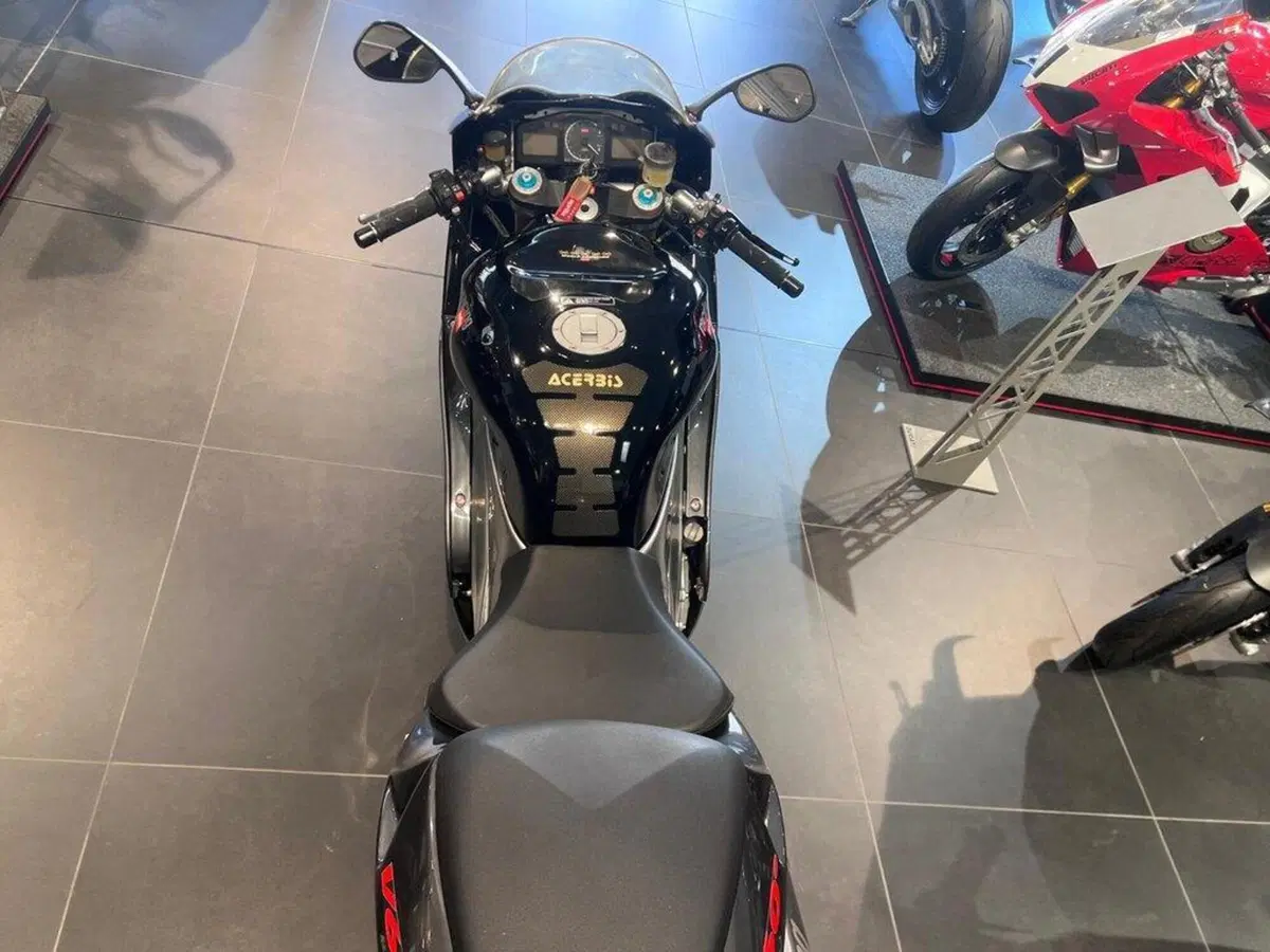 Aprilia RSV 1000 (1998 - 99) (7)