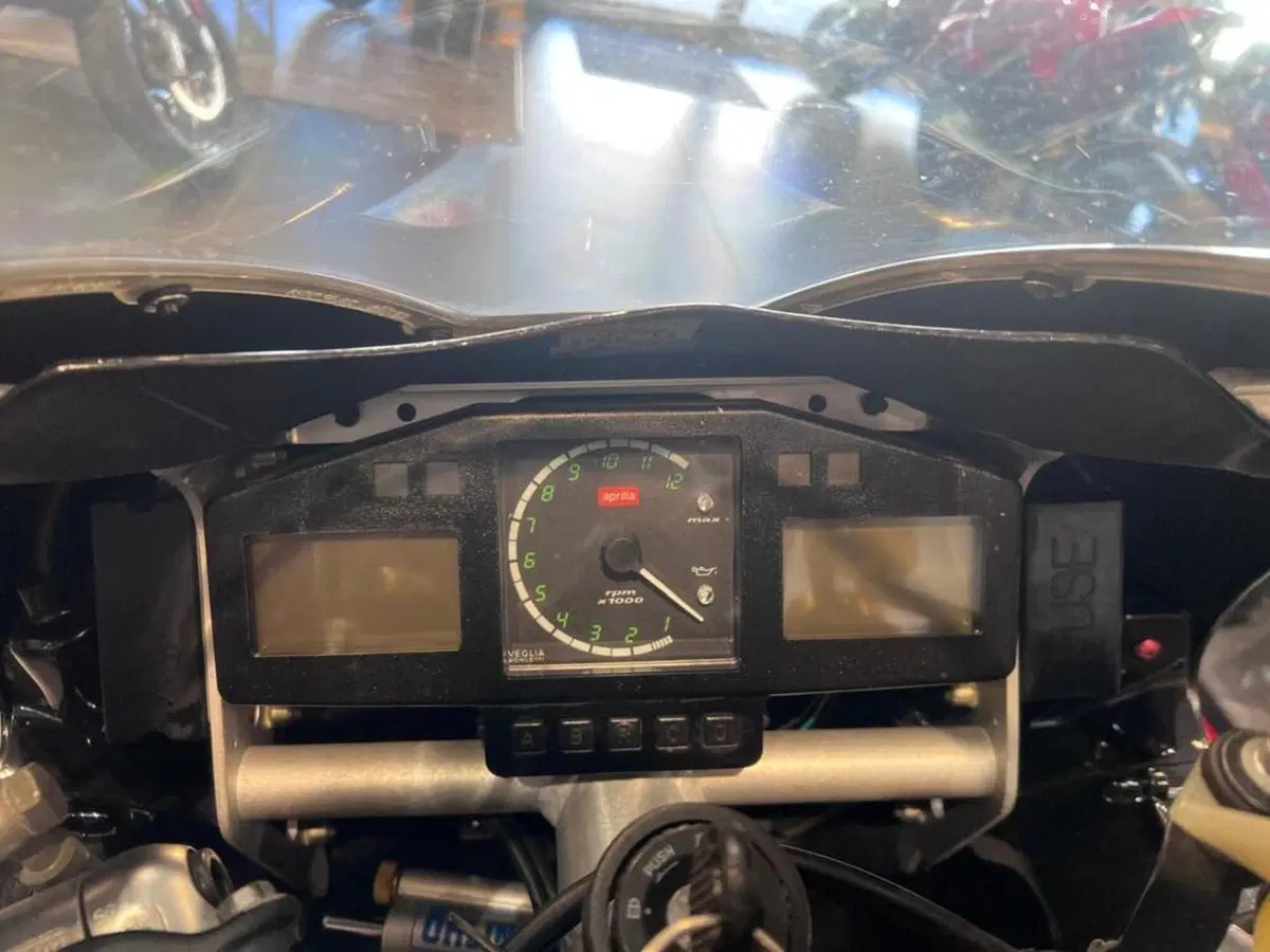 Aprilia RSV 1000 (1998 - 99) (8)