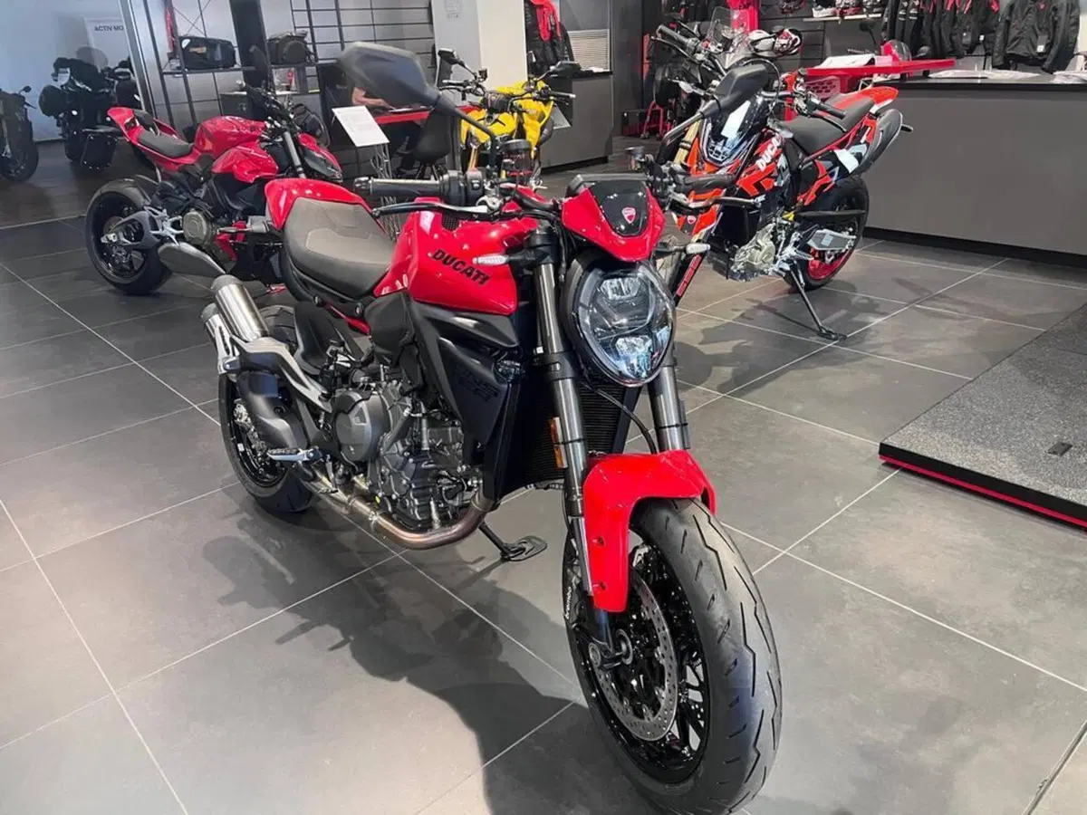 Ducati Monster 890 (2026) (2)