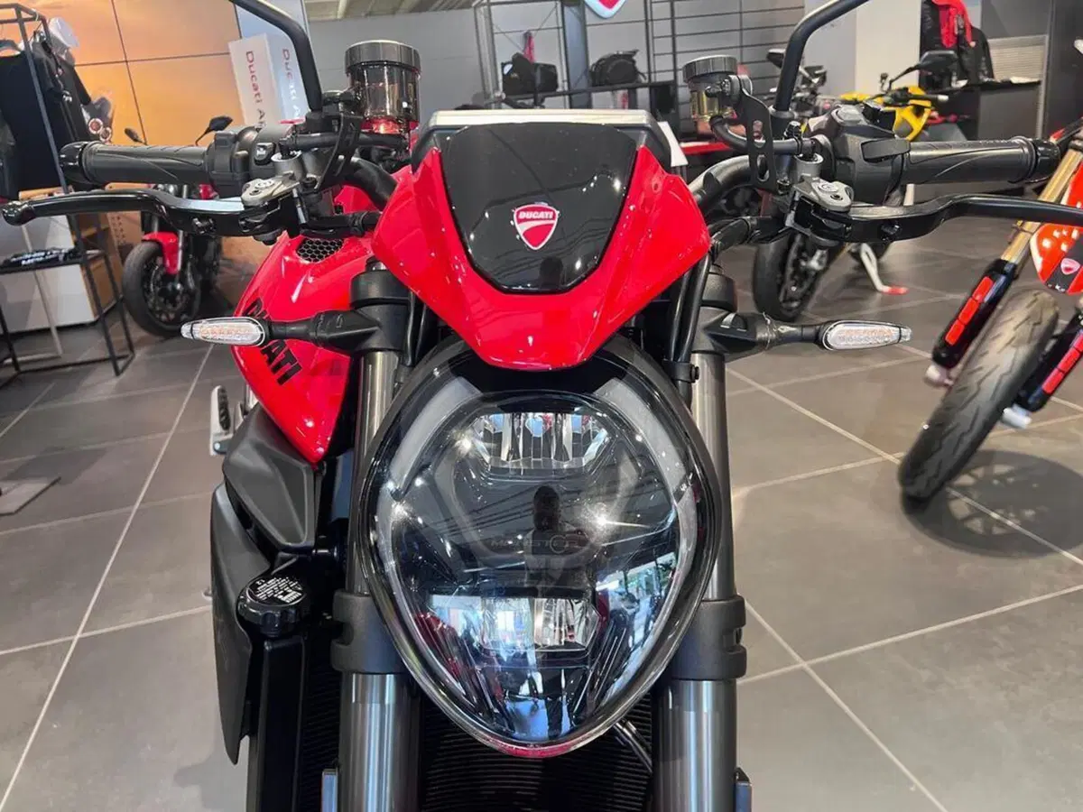 Ducati Monster 890 (2026) (7)