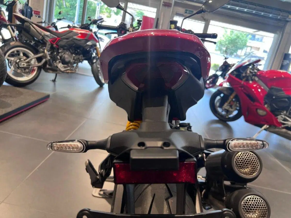 Ducati Monster 890 (2026) (8)