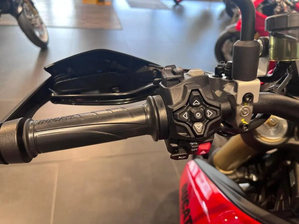 Ducati Hypermotard V2 (2026) (10)