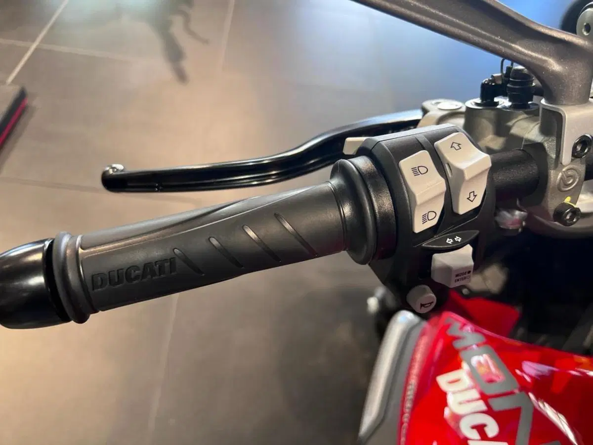 Ducati Monster 937 (2021 - 25) (11)