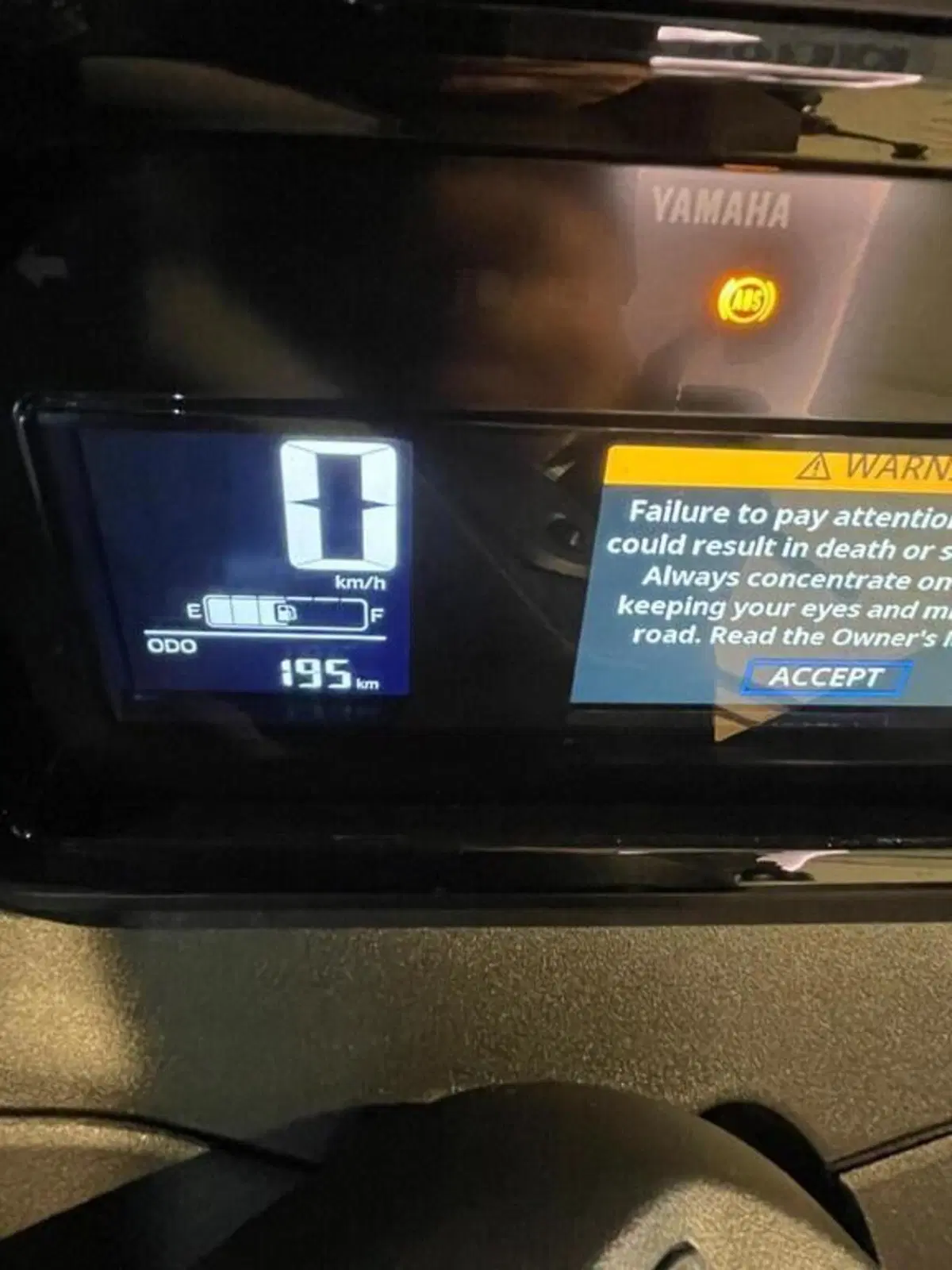 Yamaha X-Max 300 Tech Max (2025 - 26) (3)