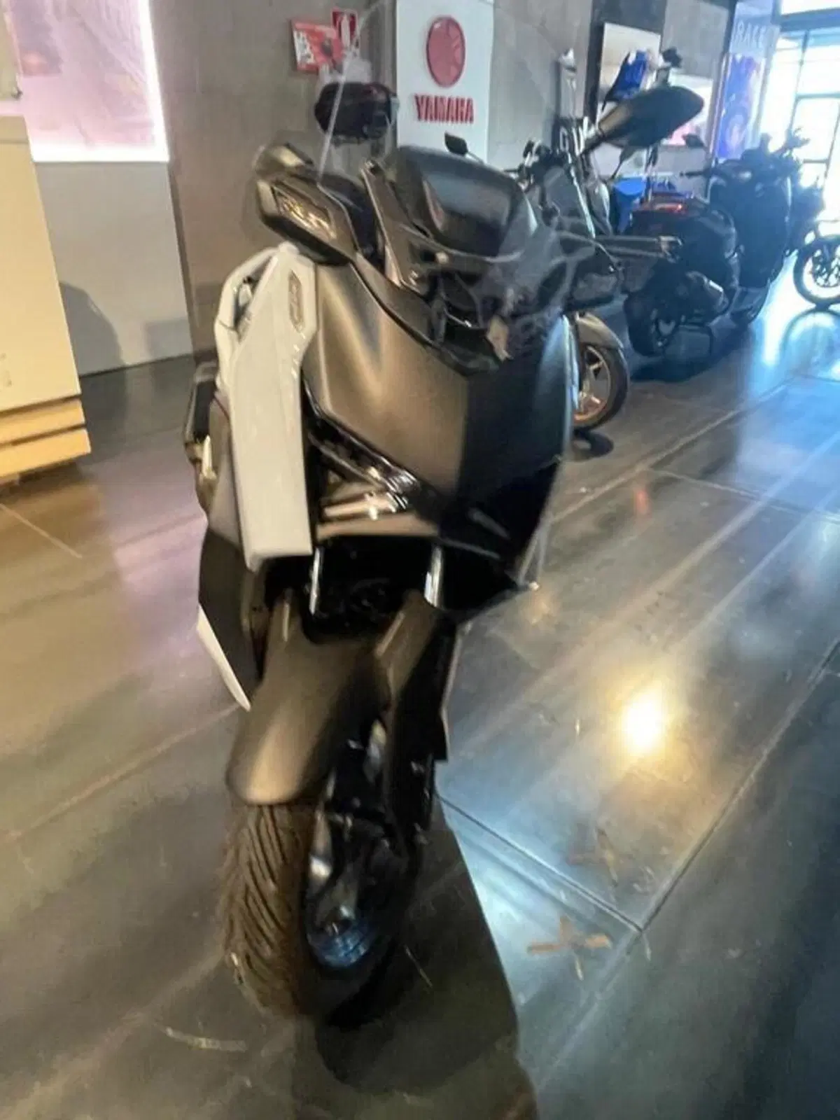 Yamaha X-Max 300 Tech Max (2025 - 26) (9)