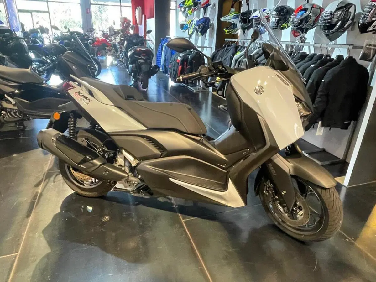 Yamaha X-Max 300 Tech Max (2025 - 26)