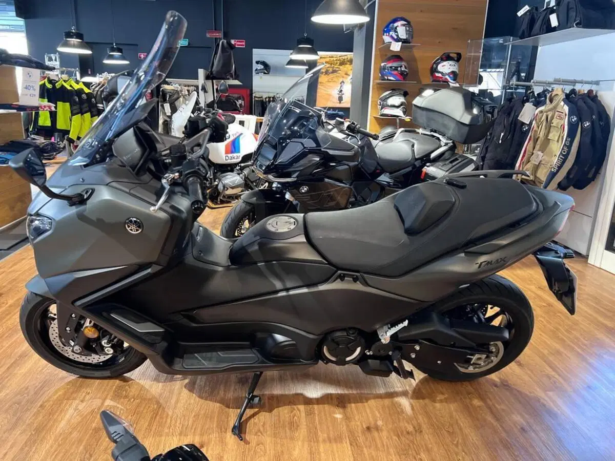 Yamaha T-Max 560 (2025 - 26) (5)