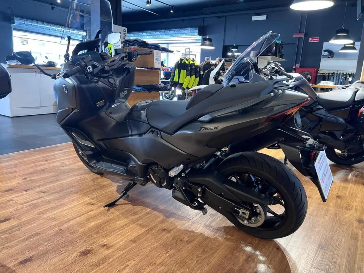 Yamaha T-Max 560 (2025 - 26) (6)