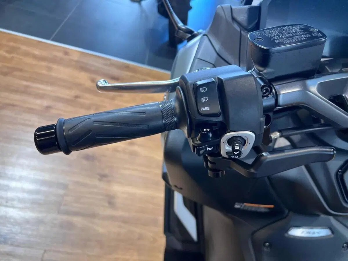 Yamaha T-Max 560 (2025 - 26) (11)