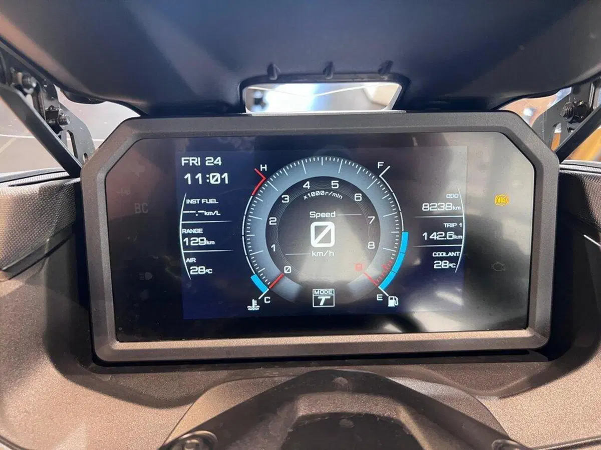 Yamaha T-Max 560 (2025 - 26) (8)