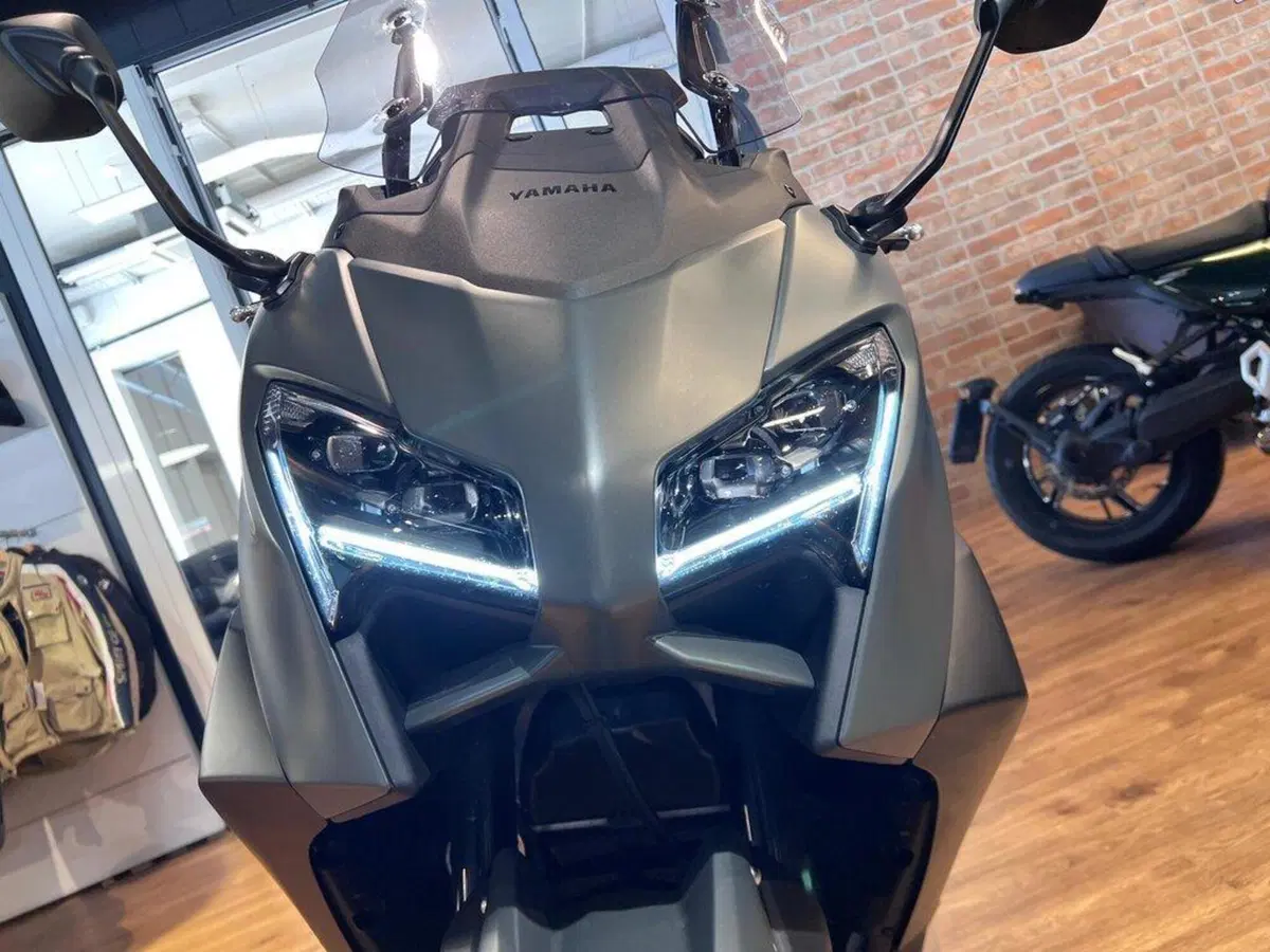 Yamaha T-Max 560 (2025 - 26) (9)
