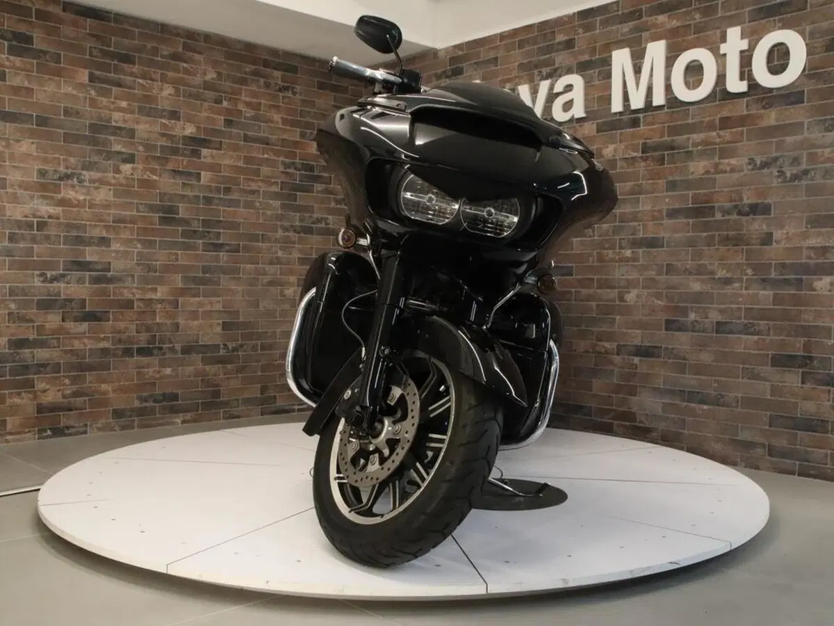 Harley-Davidson 114 Road Glide Ultra (2019) - FLTRXU (4)