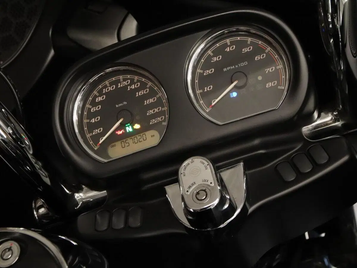 Harley-Davidson 114 Road Glide Ultra (2019) - FLTRXU (14)