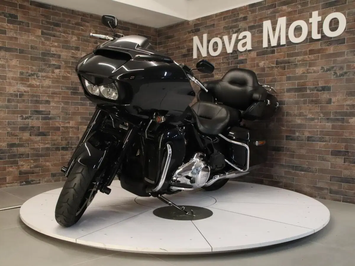 Harley-Davidson 114 Road Glide Ultra (2019) - FLTRXU (3)